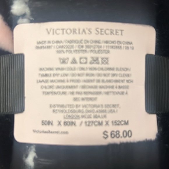 Victoria's Secret Sherpa Blanket 50x60 - Picture 3 of 4